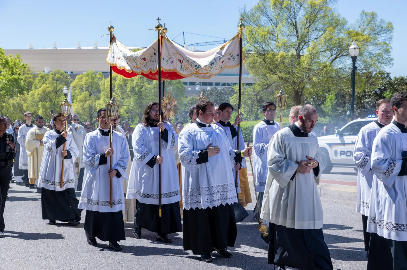 Jesus in the Eucharist is processed through downtown Columbia, South Carolina, on April 6, 2024. Over 1,700 traveled to the state’s capital for this procession as part of the Diocesan Eucharistic Congress. Credit: The Catholic Miscellany/Carolina Mascarin