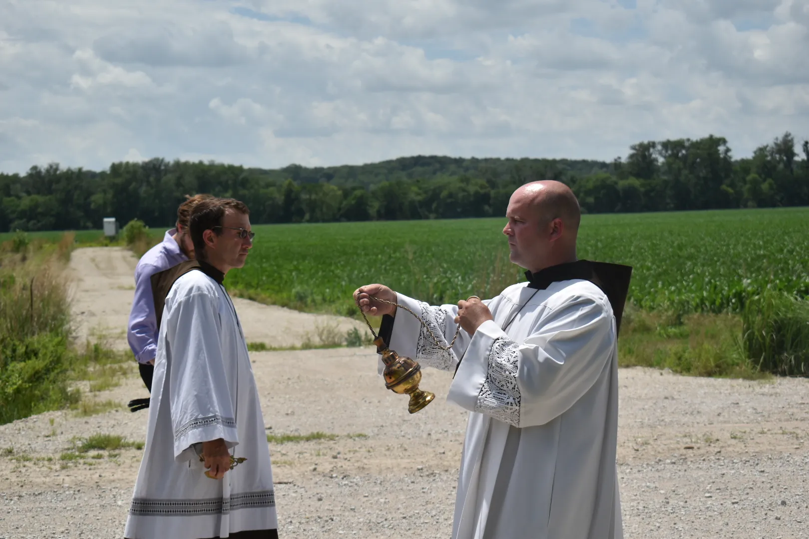 The front of the western route of the National Eucharistic Pilgrimage procession as it passes southwest of Omaha, Nebraska, on June 21, 2024. Credit: Kate Quiñones/CNA