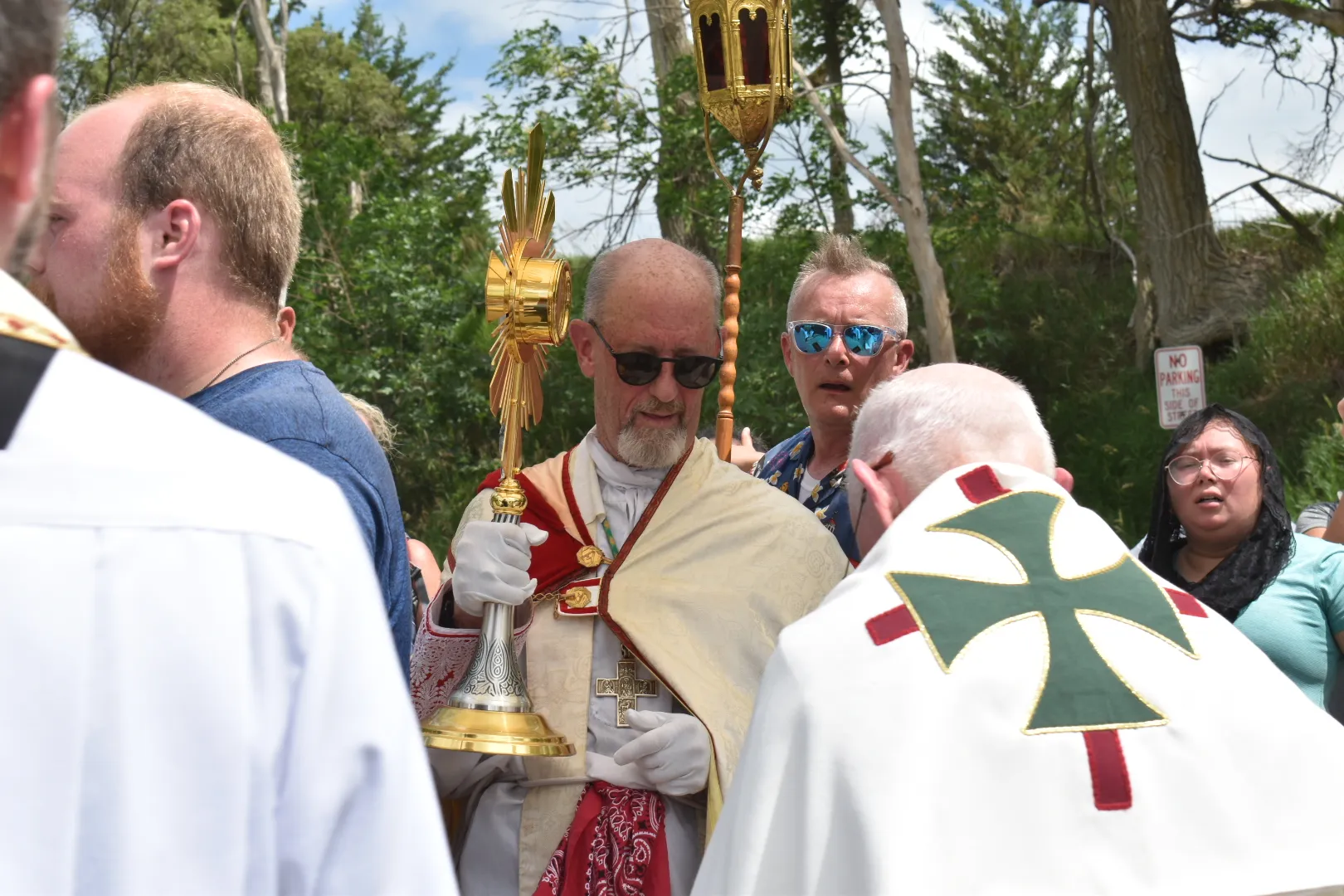 Bishop James Conley (center) of Lincoln, Nebraska, passes on the monstrance to Archbishop George Lucas (foreground) of Omaha during the Eucharistic procession southwest of Omaha, Nebraska, on June 21, 2024. Credit: Kate Quiñones/CNA