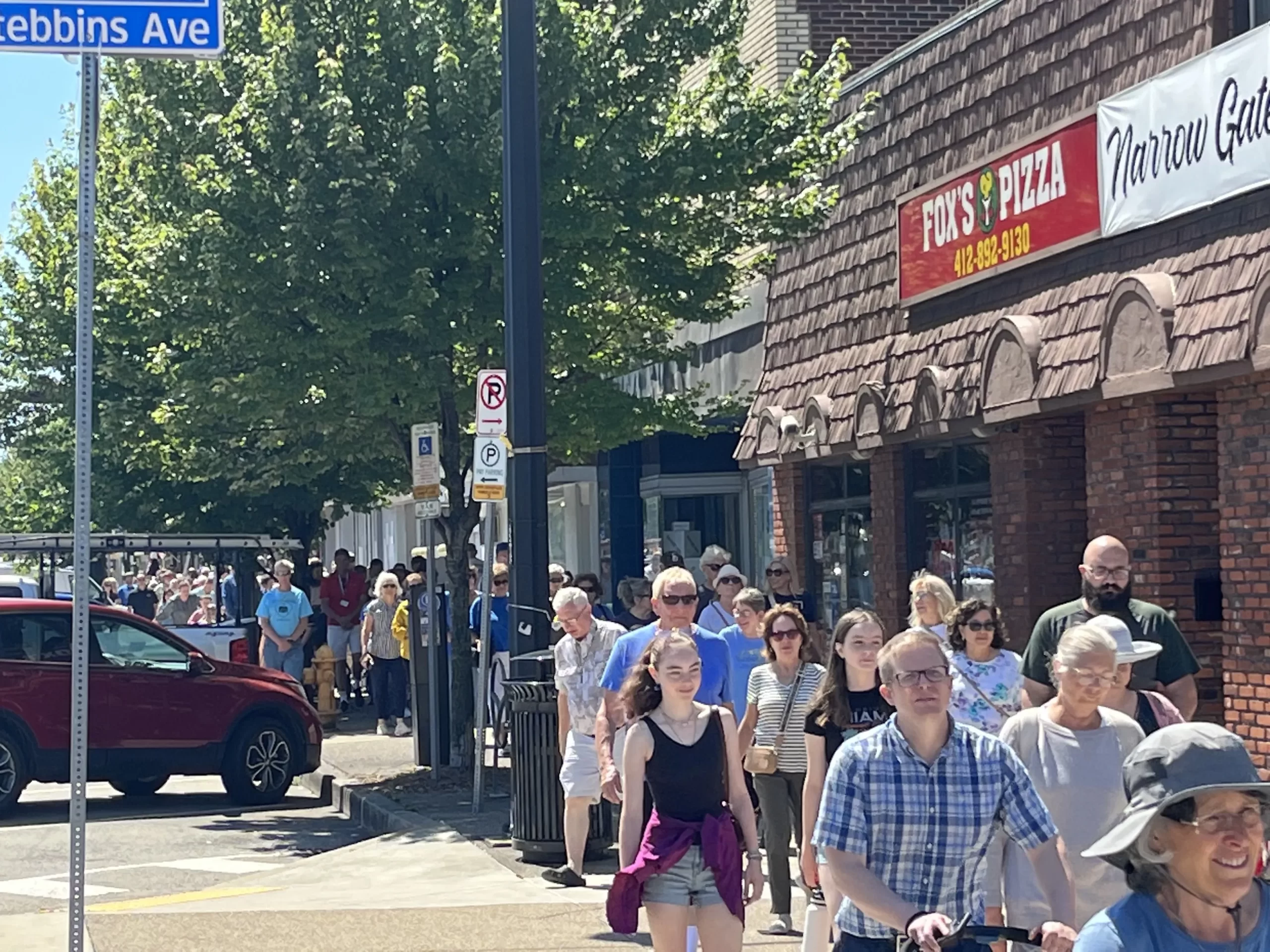 The procession makes it way through a busy Pittsburgh business district. Credit: Tyler Arnold/CNA