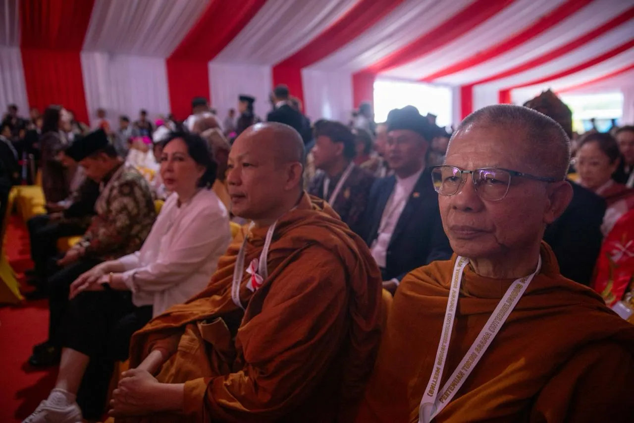 Representatives of Indonesia’s six officially recognized religions —  Islam, Buddhism, Hinduism, Confucianism, Catholicism, and Protestantism — attend the interfaith meeting with Pope Francis and Grand Imam Nasaruddin Umar on Sept. 5, 2024, in Jakarta, Indonesia. Credit: Daniel Ibáñez/CNA