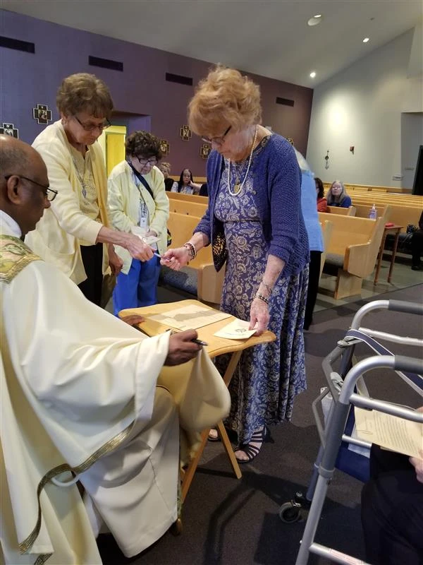 A woman makes promises to the Widows of Prayer. Women interested in becoming a member of the group go through a process of formation and promises over several years. Credit: Photo courtesy of Widows of Prayer