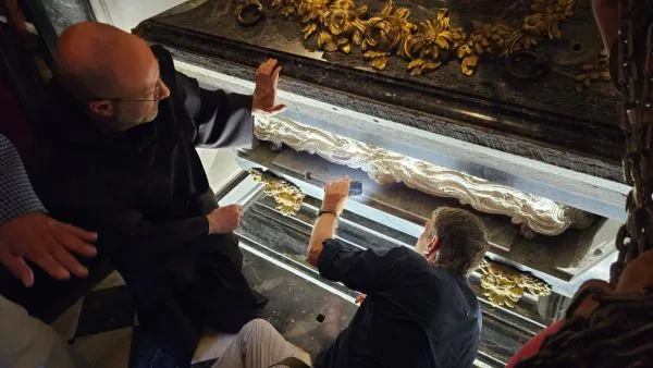 Opening of the first tomb of St. Teresa of Ávila. Credit: Order of Carmel