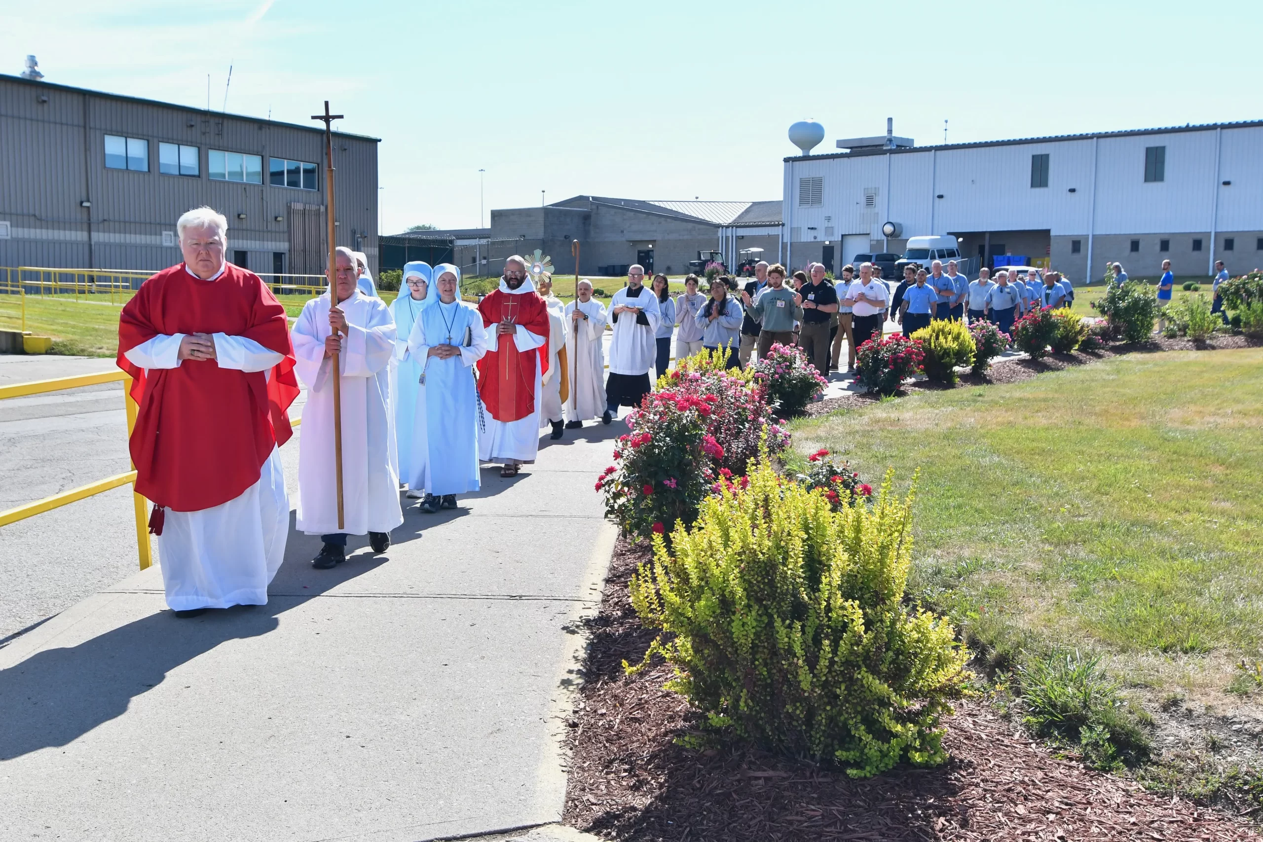 A Eucharistic procession with Bishop Earl Fernandes carrying the monstrance goes outside into the yard at Pickaway Correctional Institution on June 28, 2024, during the National Eucharistic Pilgrimage. Credit: Catholic Times/Ken Snow