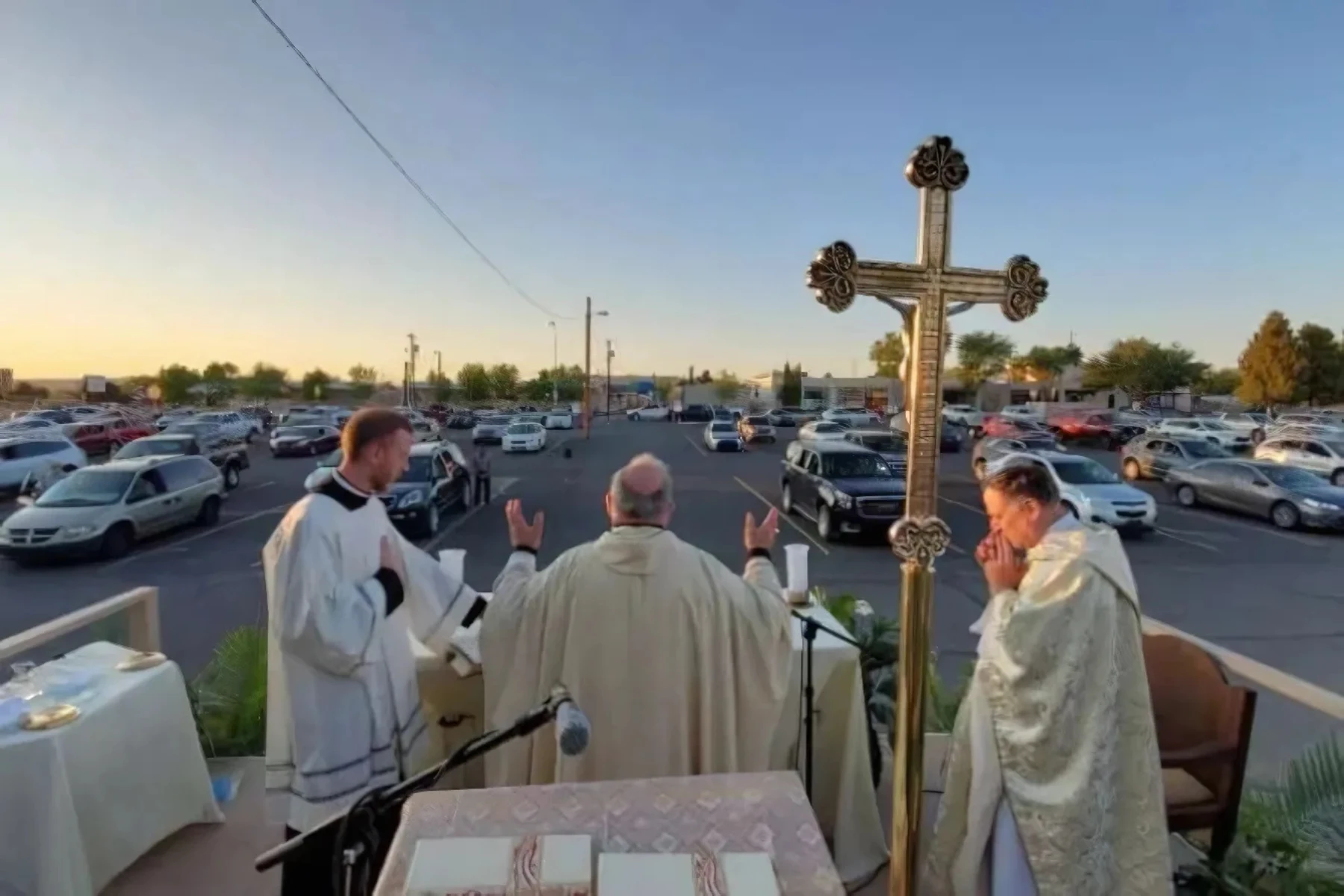 Bisop Peter Baldacchino of the Diocese of Las Cruces, New Mexico, celebrates Mass in a parking lot during the COVID-19 lockdown on April 9, 2020. Credit: David McNamara/Diocese of Las Cruces