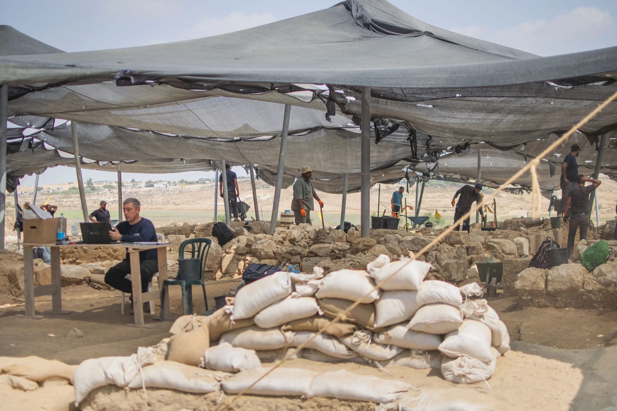 The excavation of the Israel Antiquities Authority in Rahat, May 2024. Credit: Yoli Schwartz/Israel Antiquities Authority