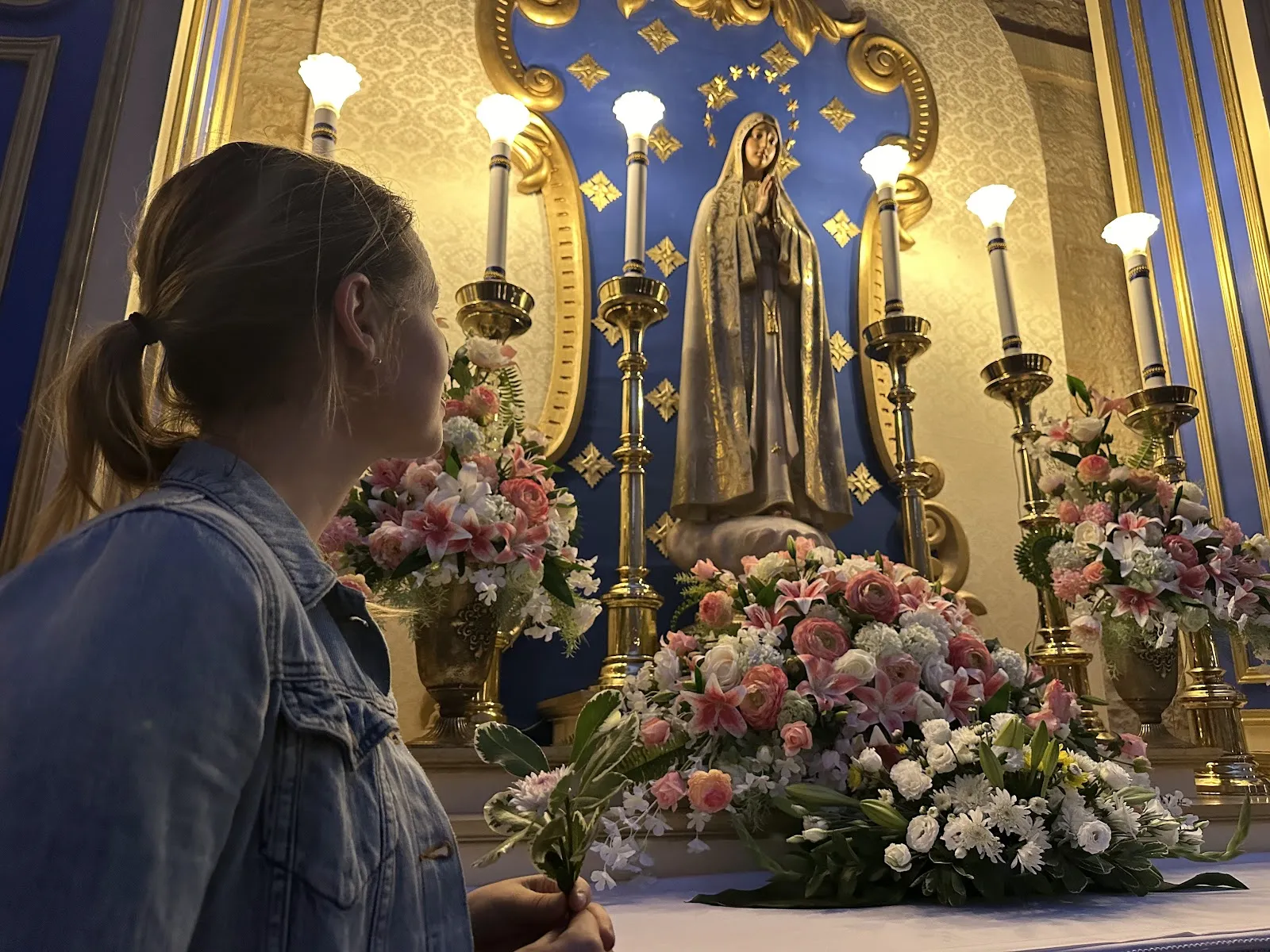 Among the participants was Marie Claire, a volunteer from Canada, who expressed her amazement at this procession with our Mother Mary, saying: "What affected me the most was the Palestinians here singing a hymn titled 'O Daughter of this Land and Mother of All People, Evil has overwhelmed and prevailed, Grant us peace.' This hymn touched my heart deeply, especially as Mary is the refuge of the oppressed and the comforter of the sorrowful. Today, the Palestinian people are in dire need of consolation and justice, and here in Jerusalem, they choose the Virgin Mary as their compass in their search for their rights." Credit: Rafi Ghattas