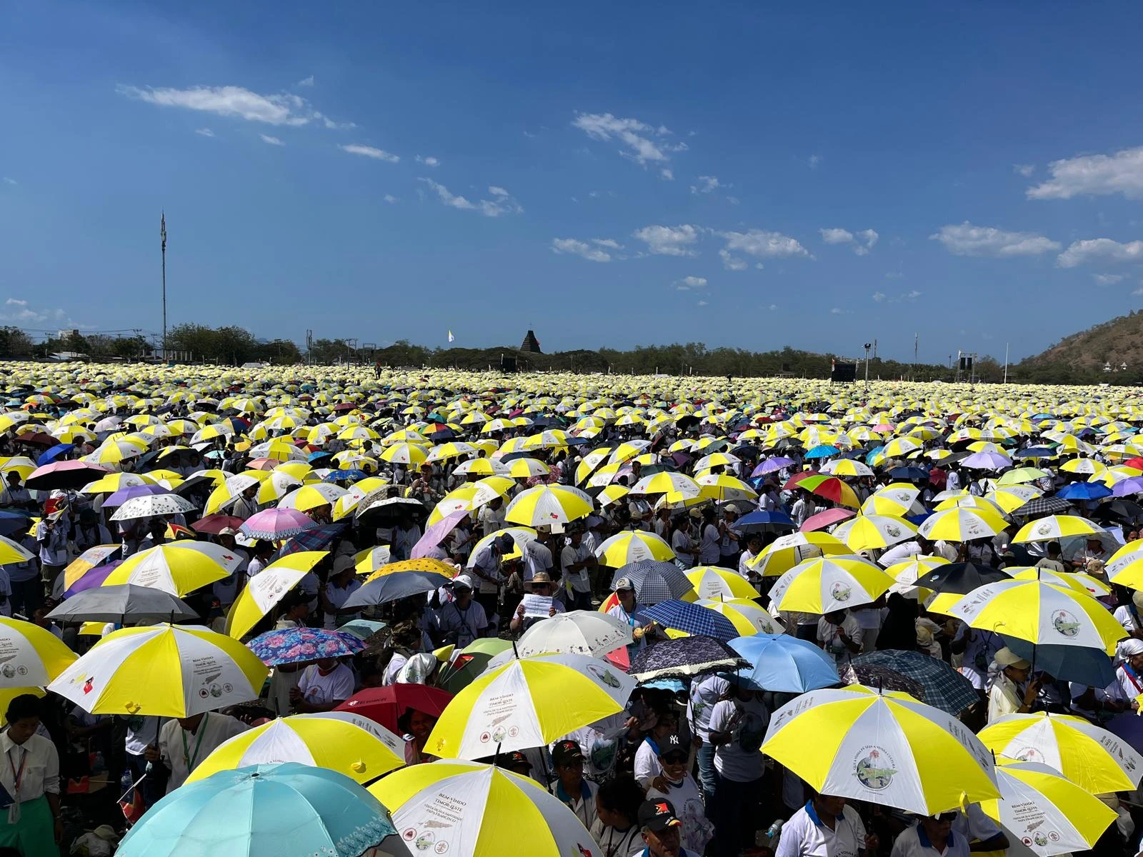 The faithful use umbrellas to beat the heat during Mass at the Esplanade of Taci Tolu in Dili, Timor-Leste, Tuesday, Sept. 10, 2024. Credit: Daniel Ibáñez/CNA