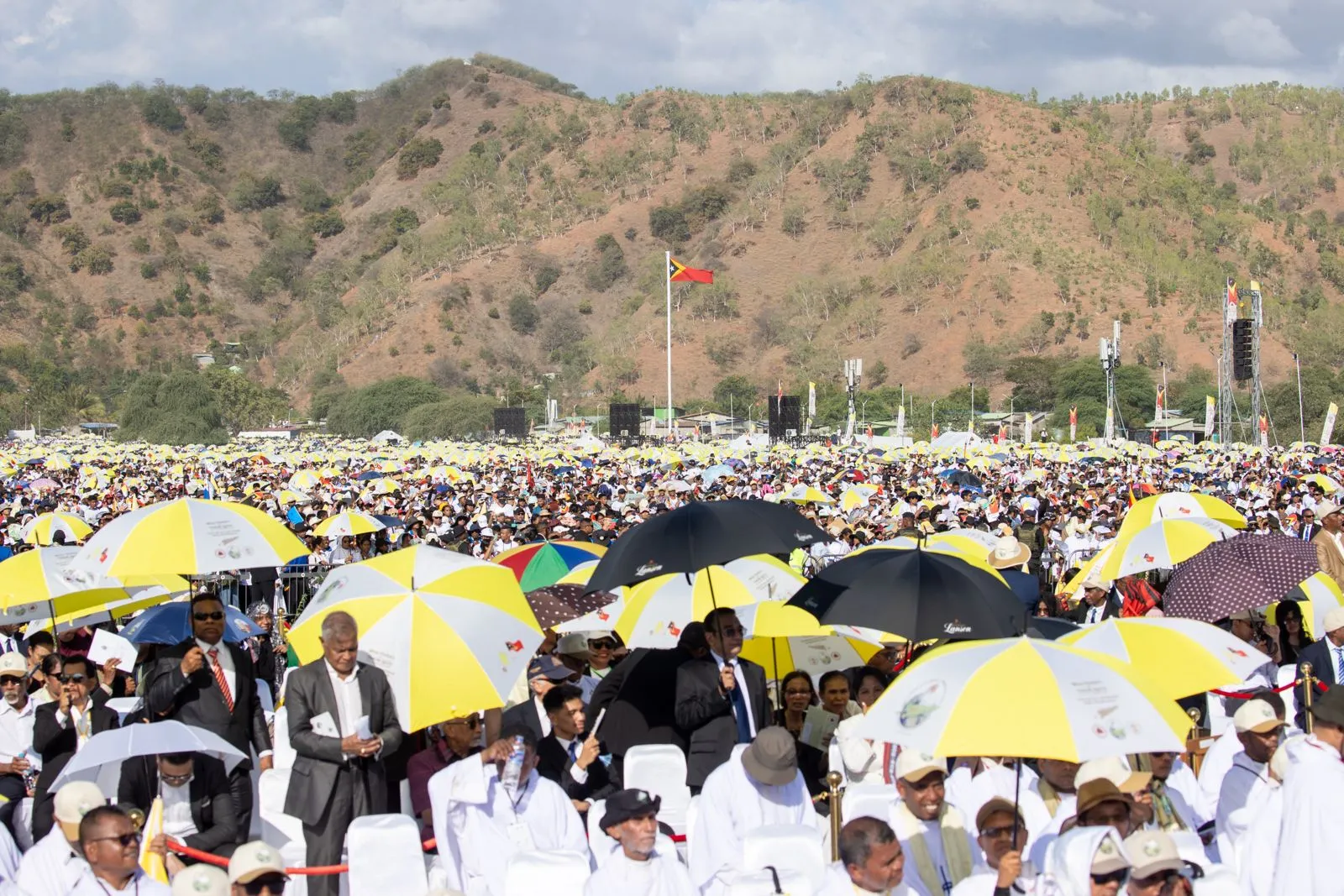 The crowds during Mass at the Esplanade of Taci Tolu in Dili, Timor-Leste, Tuesday, Sept. 10, 2024. Credit: Daniel Ibáñez/CNA