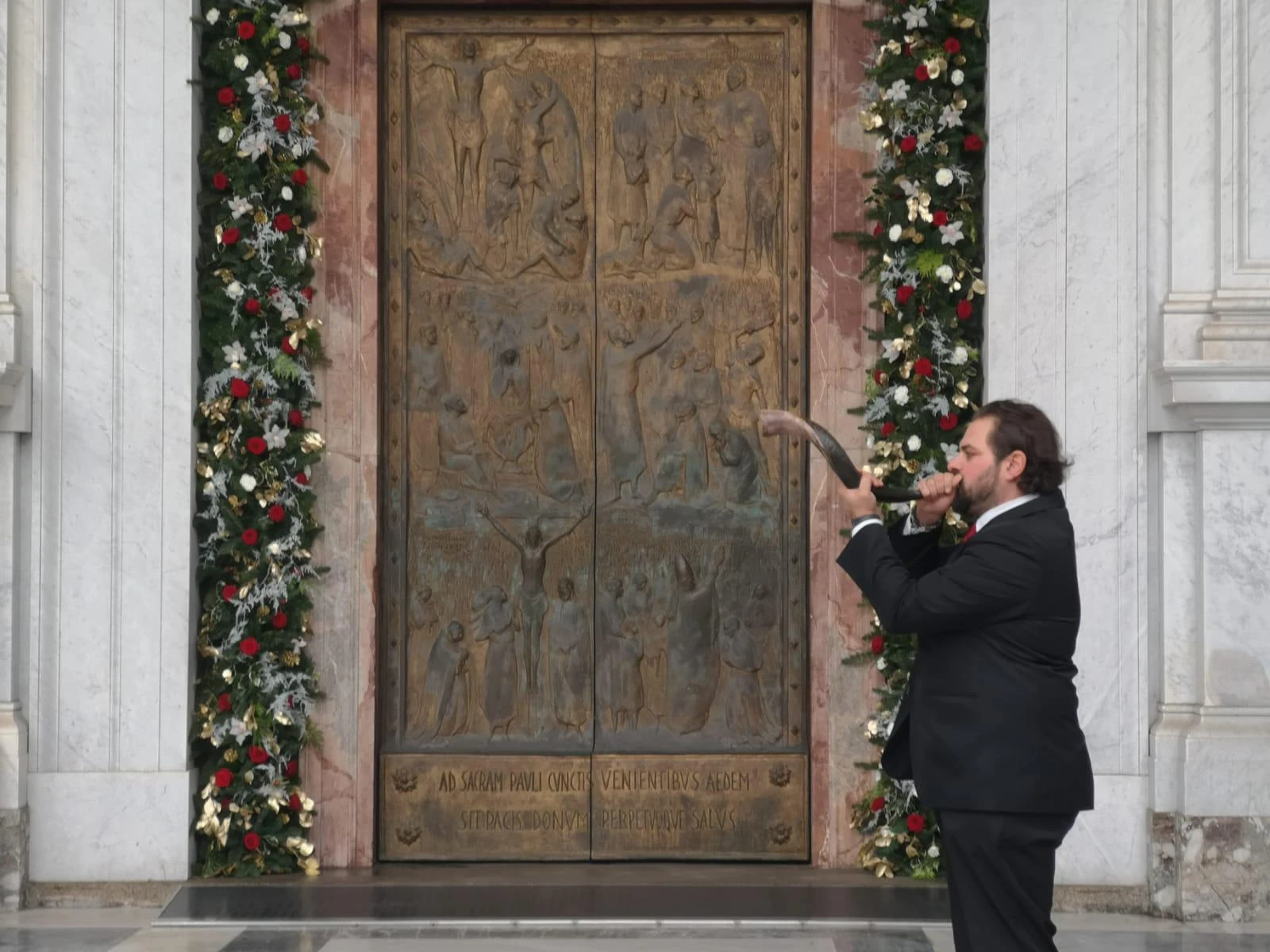 The open of the holy door  began with the ancient sound of a shofar, a ram’s horn historically used by the ancient Israelites to announce jubilee years, as recorded in the Bible. Credit: AIGAV pool