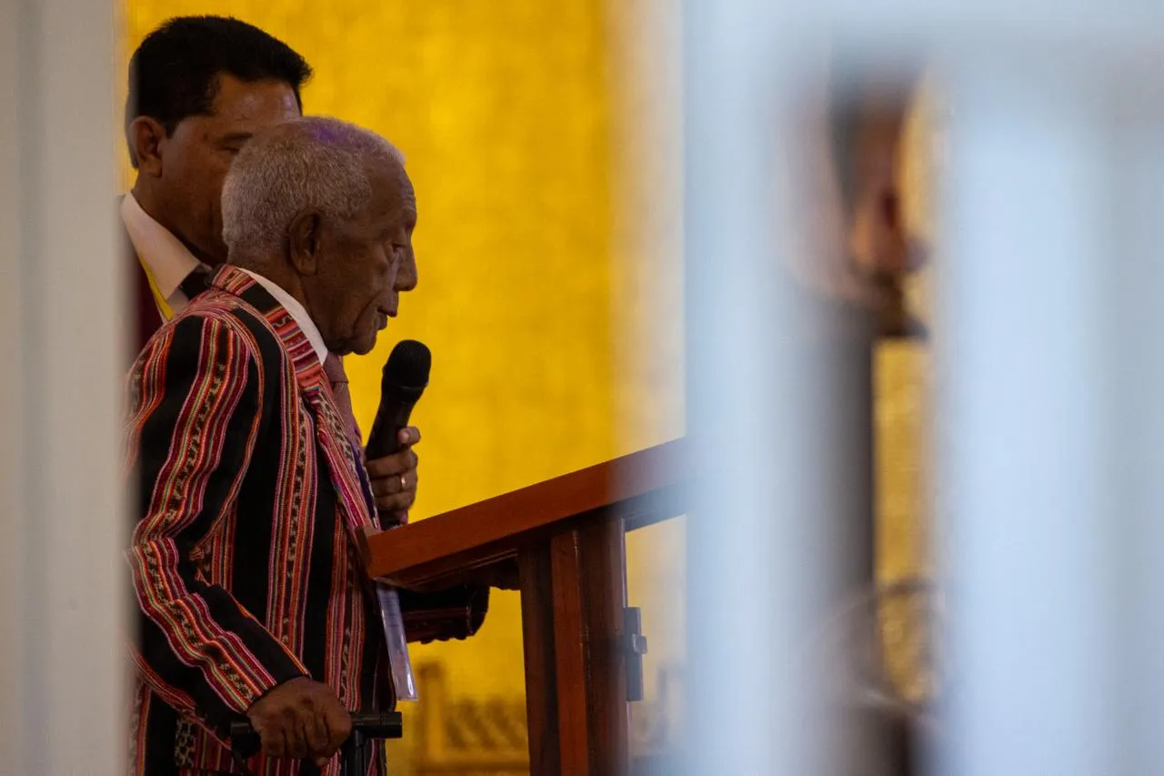 The catechist Florentino de Jesus Martins shares his experience of preparing catechumens and travelling to mission stations in East Timor on the occasion of the meeting with bishops, priests, deacons, consecrated persons, seminarians, and catechists in the Cathedral of the Immaculate Conception in Dili, East Timor, Sept. 10, 2024. Credit: Daniel Ibáñez/CNA